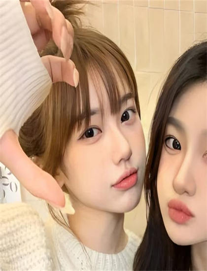 服装造型：机器女友的角色塑造与表演艺术——感人至深的情感表达